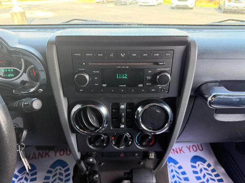 Used 2007 Jeep Wrangler Unlimited Sahara w/ Dual Top Group AWD/4WD image 29