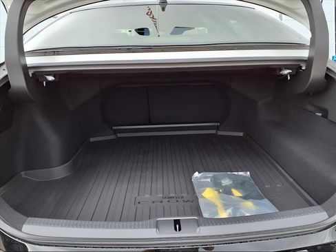 New 2025 Toyota Crown Platinum image 4