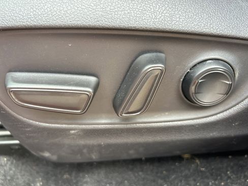 Used 2021 Toyota RAV4 SE w/ Weather & Moonroof Package image 38