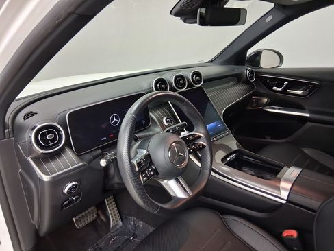 Used 2023 Mercedes-Benz GLC 300 4MATIC image 2