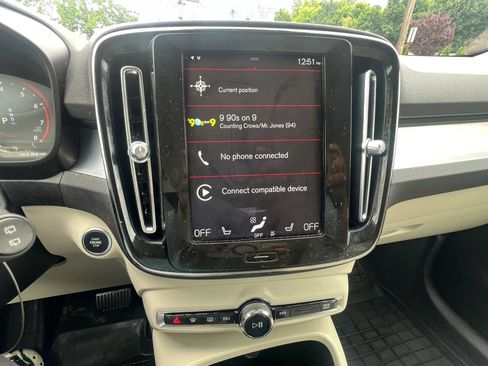 Used 2022 Volvo XC40 T5 Momentum w/ Premium Package AWD/4WD image 22
