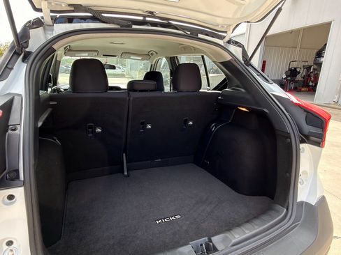 Used 2019 Nissan Kicks SV image 23