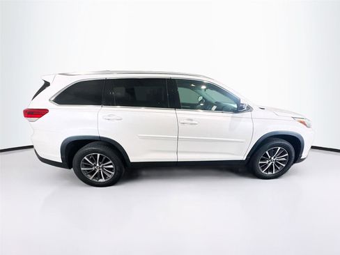 Used 2019 Toyota Highlander XLE image 31