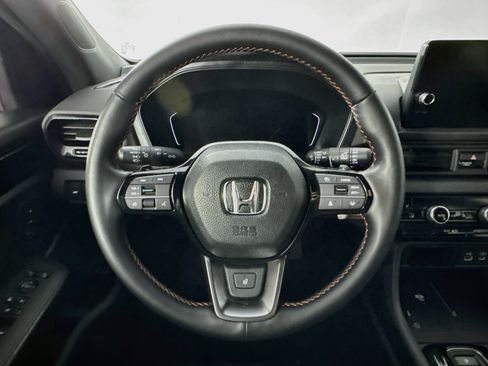 Certified 2025 Honda Pilot TrailSport image 11