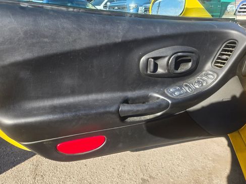 Used 2002 Chevrolet Corvette Z06 w/ Memory Pkg image 9