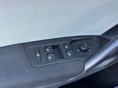 Used 2021 Volkswagen Tiguan S FWD image 12