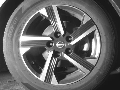 Used 2025 Nissan Sentra SV FWD image 13