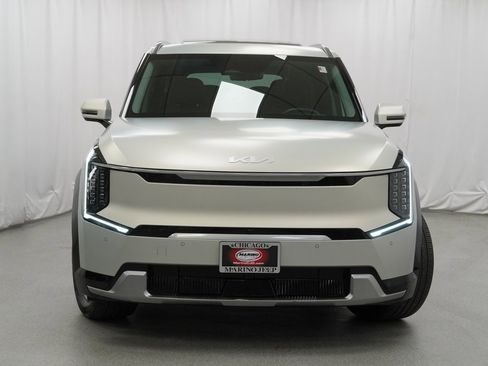 Used 2024 Kia EV9 Land image 8