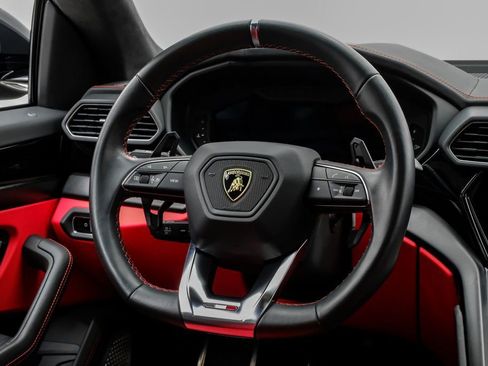 Used 2022 Lamborghini Urus image 14