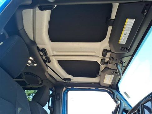 Used 2022 Jeep Wrangler Unlimited Sport AWD/4WD image 11