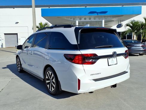 Certified 2025 Honda Odyssey EX-L image 4