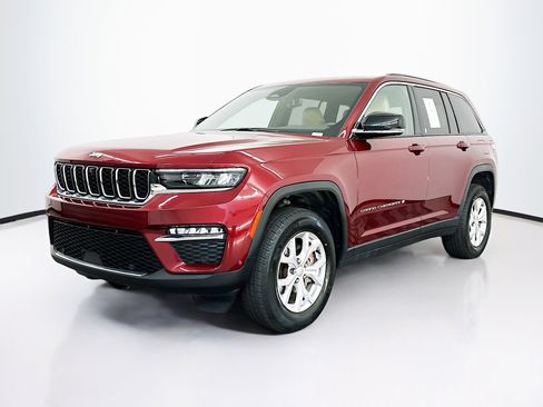 Used 2023 Jeep Grand Cherokee Limited w/ Luxury Tech Group II image 3