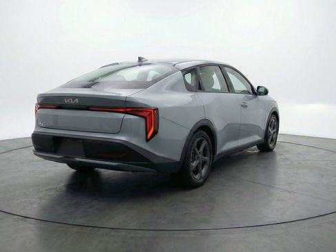 Used 2025 Kia K4 LXS image 9