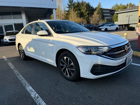 Used 2022 Volkswagen Jetta S image 4