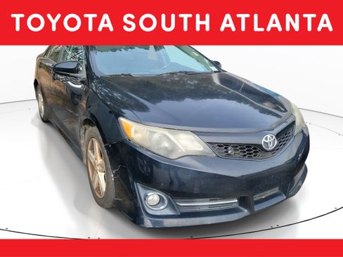 Used 2014 Toyota Camry SE image 1
