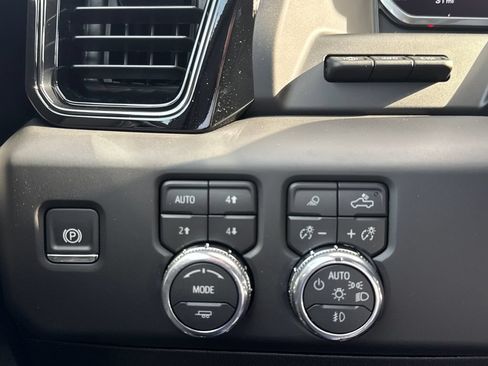 New 2026 GMC Sierra 2500 AT4 w/ AT4 Premium Plus Package AWD/4WD image 37