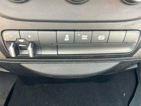 Used 2018 RAM 2500 SLT AWD/4WD image 31