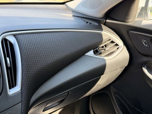 Used 2024 Chevrolet Malibu LT w/ Sport Edition image 19