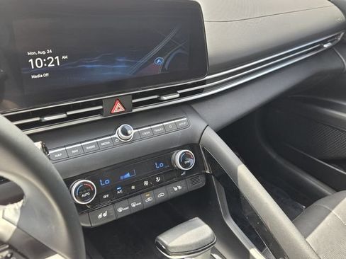 Used 2023 Hyundai Elantra Limited FWD image 22