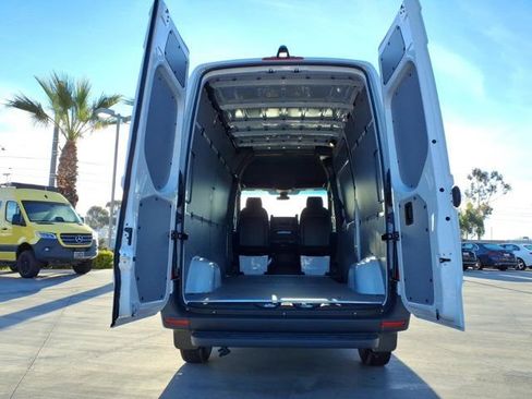 New 2025 Mercedes-Benz Sprinter 2500 image 21