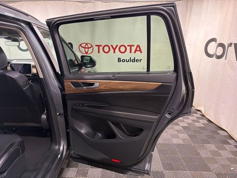 Used 2025 Volkswagen Atlas SE AWD/4WD image 13
