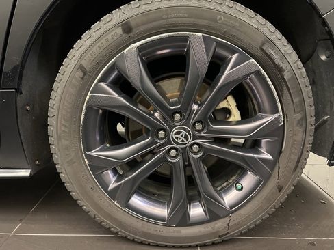 Used 2022 Toyota Sienna XSE image 7