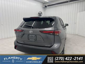 Used 2024 Toyota Highlander LE AWD/4WD video 3