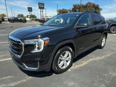 Used 2023 GMC Terrain SLE w/ Driver Convenience Package FWD image 4