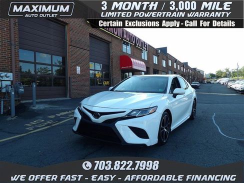 Used 2018 Toyota Camry SE image 1