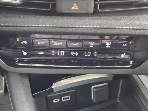 Used 2023 Buick Envision Essence w/ Sport Touring Package AWD/4WD image 17