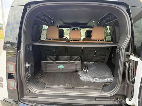 New 2026 Land Rover Defender 110 X-Dynamic SE AWD/4WD image 10