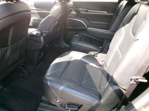 Used 2025 Kia Telluride S FWD image 9