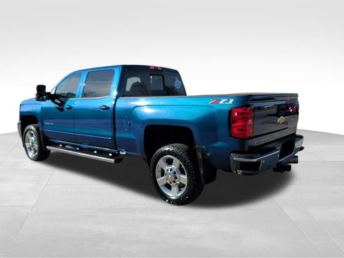 Used 2019 Chevrolet Silverado 2500 LT w/ LT Convenience Package image 5