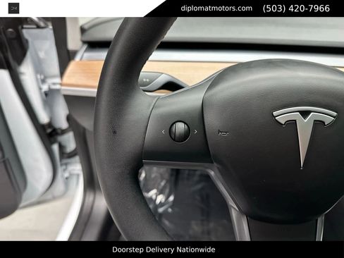 Used 2020 Tesla Model 3 Standard Range Plus RWD image 25