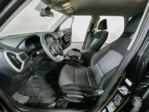 Used 2025 Kia Soul LX w/ LX Technology Package FWD image 15