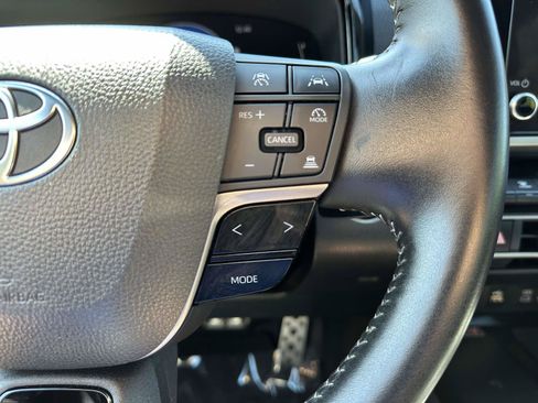 Used 2025 Toyota Camry SE FWD image 13