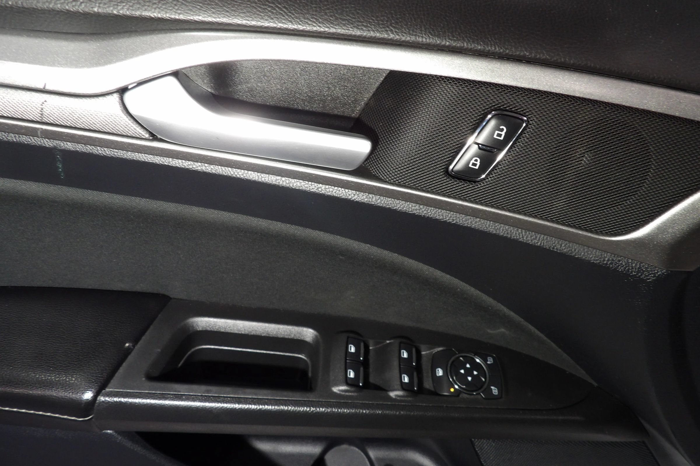 Used 2020 Ford Fusion SE FWD image 8