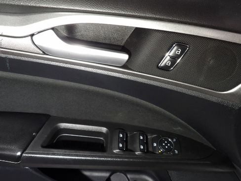 Used 2020 Ford Fusion SE FWD image 8