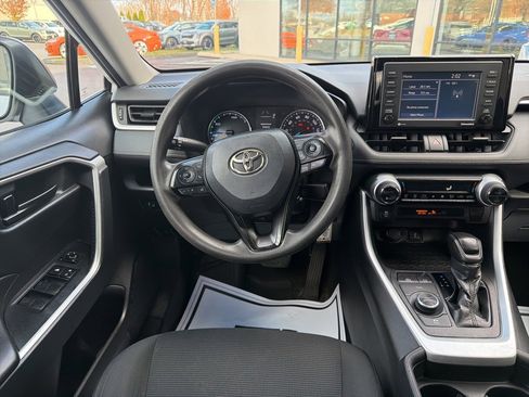 Used 2021 Toyota RAV4 LE image 25