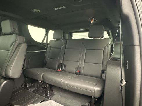 New 2026 Chevrolet Suburban LT w/ Comfort Package AWD/4WD image 34