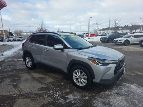 Used 2022 Toyota Corolla Cross LE image 3