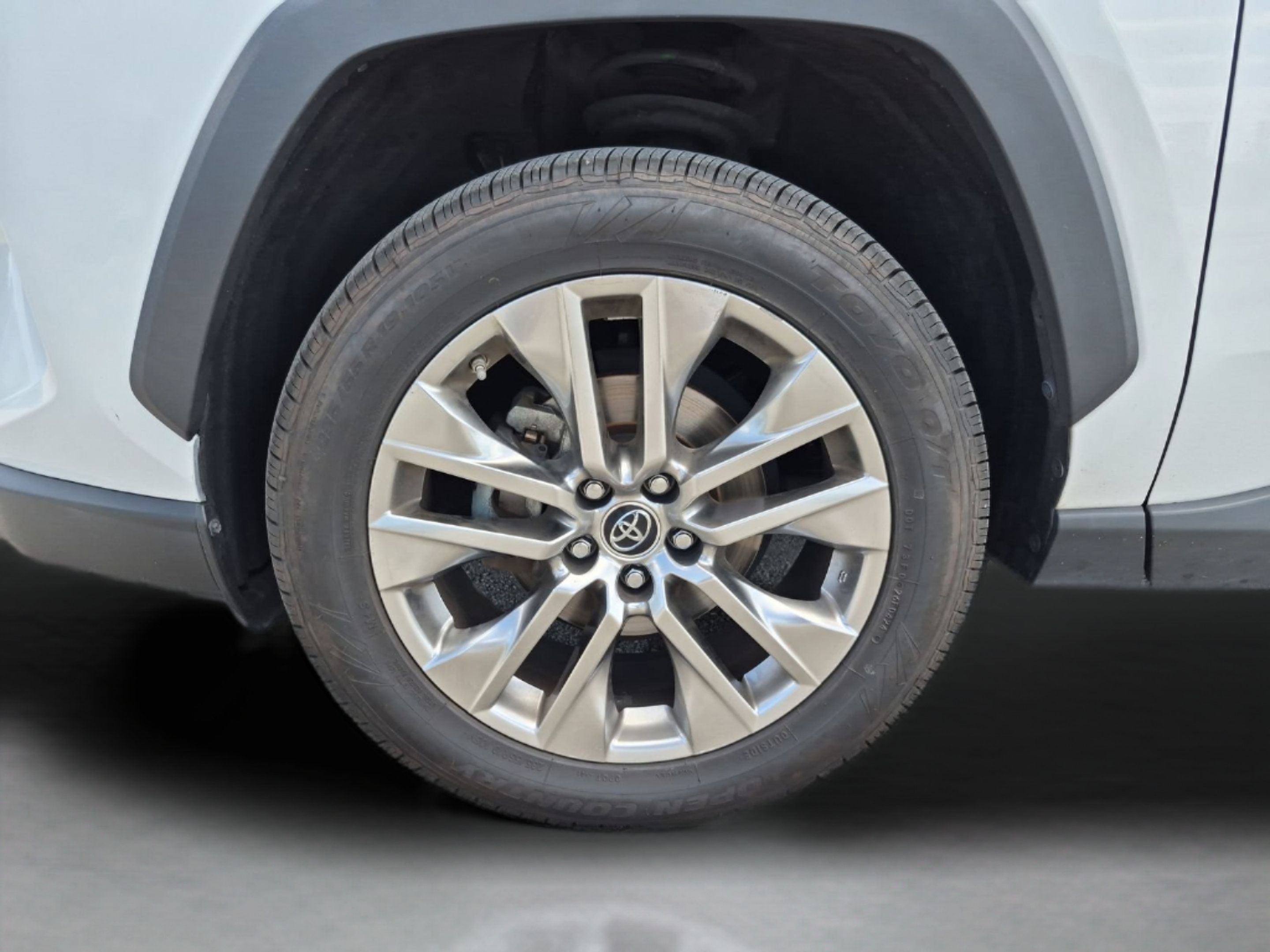 Used 2019 Toyota RAV4 XLE Premium FWD image 32