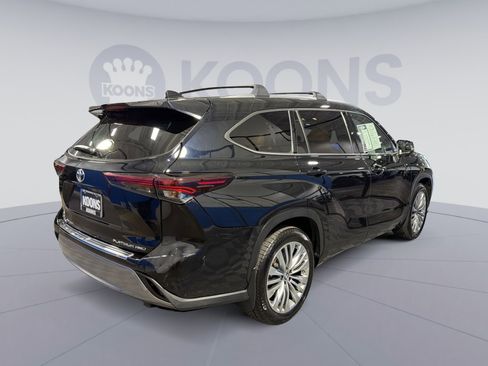 Used 2024 Toyota Highlander Platinum AWD/4WD image 16