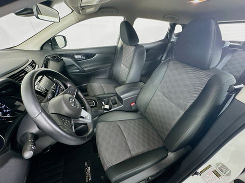 Used 2022 Nissan Rogue Sport SV image 13