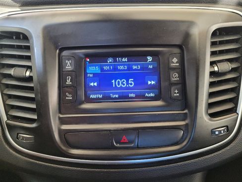 Used 2016 Chrysler 200 Limited FWD image 25