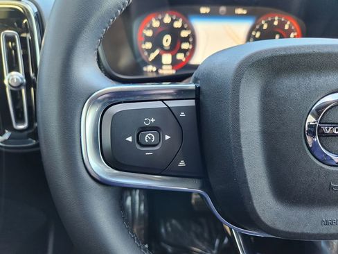 Used 2022 Volvo XC40 T5 R-Design w/ Advanced Package image 16