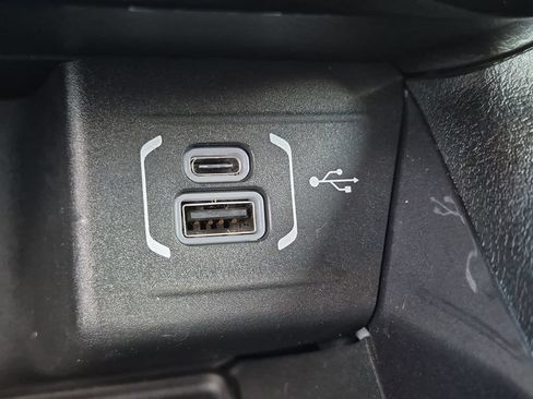 Used 2025 Jeep Compass Latitude w/ Convenience Group AWD/4WD image 30