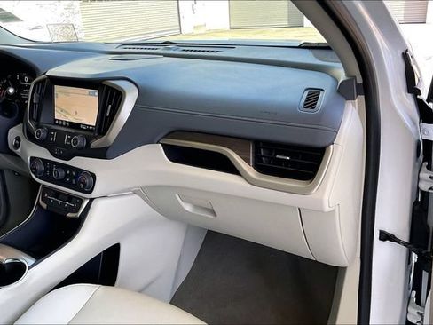 Used 2024 GMC Terrain Denali w/ Denali Premium Package AWD/4WD image 16