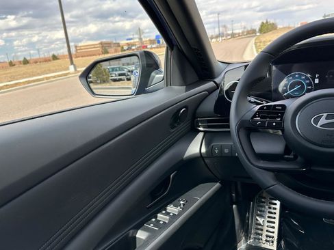 New 2025 Hyundai Elantra SEL image 18