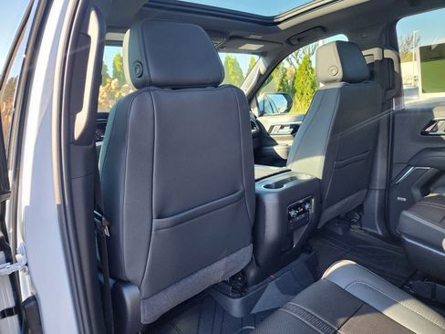 New 2026 Chevrolet Suburban High Country image 15